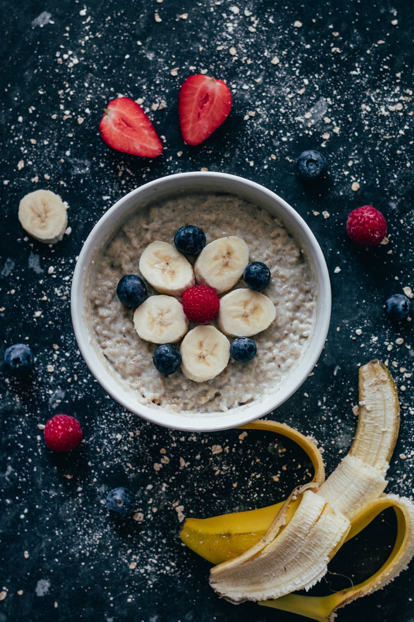 Porridge with Cinnamon, Banana, and Berries